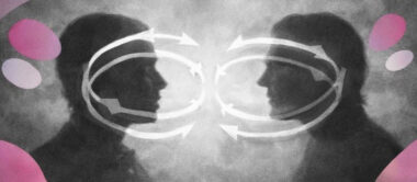 Deux visages entourés de flèches circulaires retournant vers eux-mêmes, avec accents Mimethys.