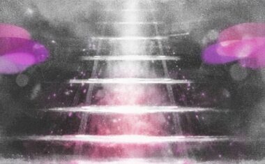 Escalier ou chemin lumineux composé de dix segments symbolisant les dix paroles.