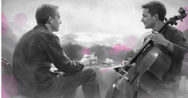 Deux musiciens jouant des instruments différents, en noir et blanc avec touches rose et violet, symbolisant l’accordage thérapeutique.