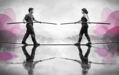 Deux funambules avançant ensemble sur un même fil, partageant un balancier commun, en noir et blanc avec accents rose et violet, symbolisant l’hypnose comme co-construction. Les phénomènes hypnotiques