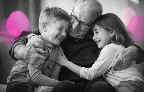 « Thérapeute et patient en interaction calme, illustrant la permanence du lien et la mémoire corporelle en thérapie. »