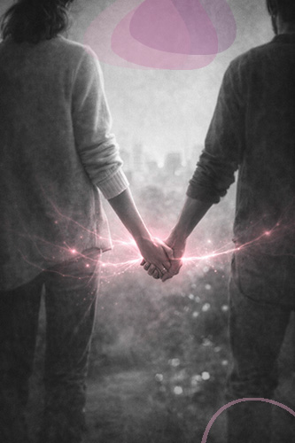 Deux personnes avançant ensemble, symbolisant la reconstruction du lien relationnel et un chemin partagé dans la confiance.