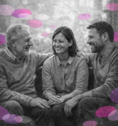 Groupe intergénérationnel souriant, en noir et blanc, avec accents rose et violet symbolisant la transmission relationnelle.
