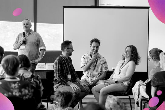 Illustration en noir et blanc de la place du corps en relation, symbolisant le lien entre la personne, le monde et les autres dans une approche thérapeutique intégrative