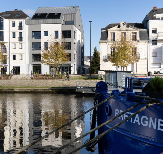 Vue des quais de l’Erdre à Nantes, face au bâtiment où se situe la salle de l’Institut Mimethys
