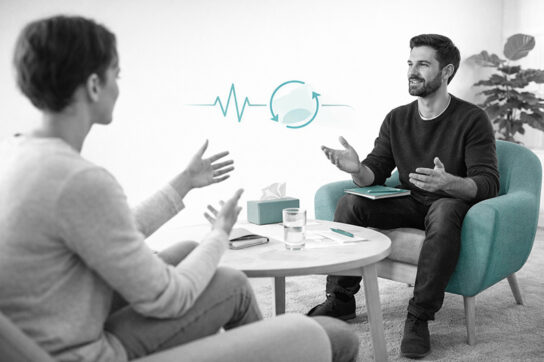 Séance de coaching individuel en noir et blanc avec touches bleu-vert, illustrant la posture de coach post et éco-systémicien