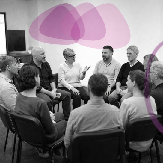 Groupe en cercle en formation : échanges et co-construction autour de la pratique clinique en thérapie narrative